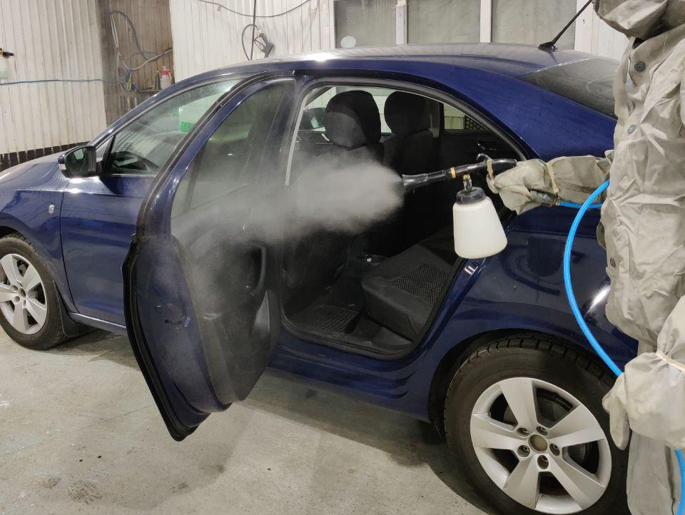 Обработка автомобиля холодным туманом от запаха сигарет